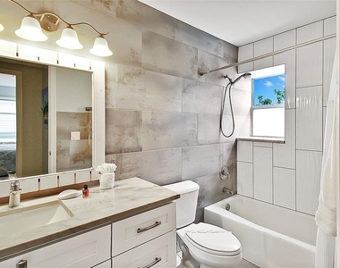 1343 Siesta Bayside Drive - Photo Thumbnail 33