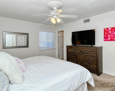 1877 Toucan Way - Photo Thumbnail 17