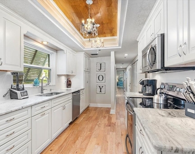 5621 Gulf Of Mexico Drive - Photo Thumbnail 7