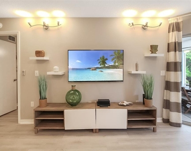 1326 Siesta Bayside Drive - Photo Thumbnail 17