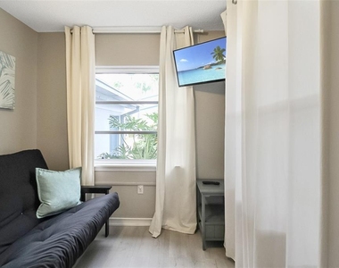 1326 Siesta Bayside Drive - Photo Thumbnail 5
