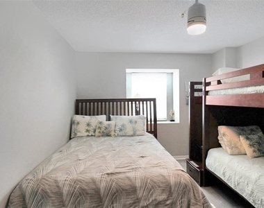 1389 Siesta Bayside Drive - Photo Thumbnail 33