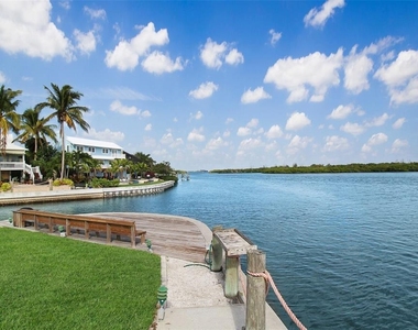 1389 Siesta Bayside Drive - Photo Thumbnail 3