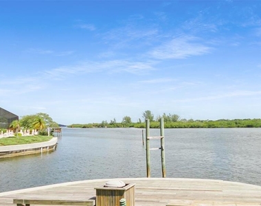 1318 Siesta Bayside Drive - Photo Thumbnail 20