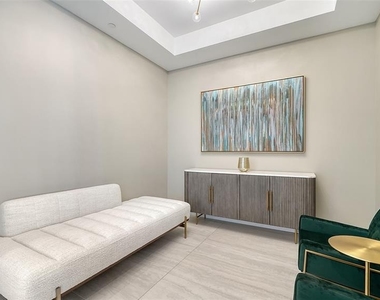 301 Quay Commons Drive - Photo Thumbnail 3