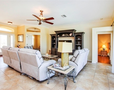 2525 Jasmine Way - Photo Thumbnail 6