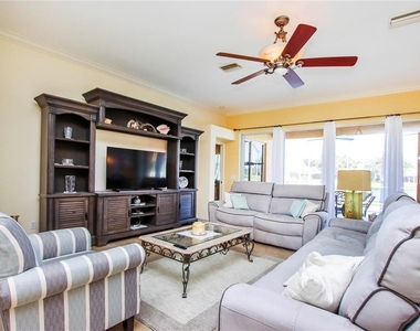 2525 Jasmine Way - Photo Thumbnail 5