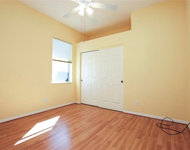 2525 Jasmine Way - Photo Thumbnail 10