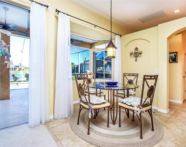 2525 Jasmine Way - Photo Thumbnail 11