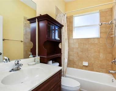 2525 Jasmine Way - Photo Thumbnail 9