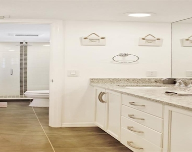 1305 Siesta Bayside Drive - Photo Thumbnail 8