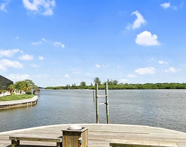 1305 Siesta Bayside Drive - Photo Thumbnail 21