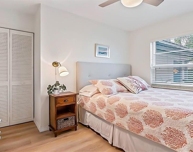 1204 Siesta Bayside Drive - Photo Thumbnail 10