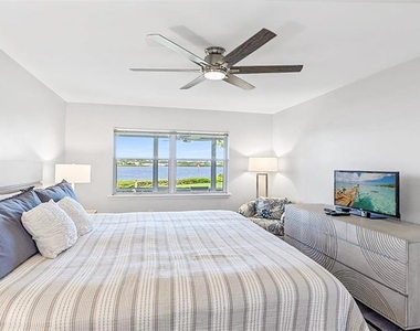 1360 Siesta Bayside Drive - Photo Thumbnail 14