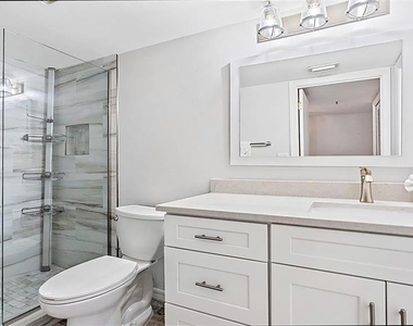 1360 Siesta Bayside Drive - Photo Thumbnail 15