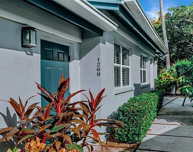 1269 Siesta Bayside Drive - Photo Thumbnail 3