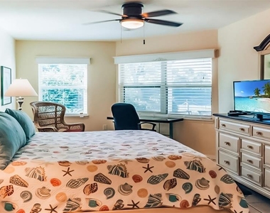 1226 Siesta Bayside Drive - Photo Thumbnail 10