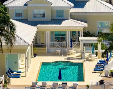 7710 34th Avenue W - Photo Thumbnail 4