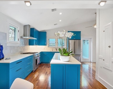 1716 Oak Street - Photo Thumbnail 6