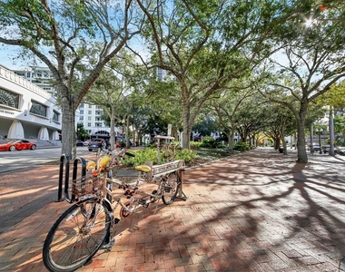 1716 Oak Street - Photo Thumbnail 44