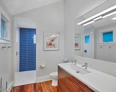 1716 Oak Street - Photo Thumbnail 12