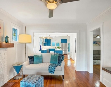 1716 Oak Street - Photo Thumbnail 4