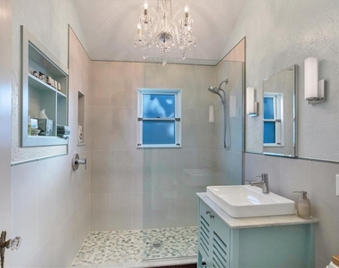 1716 Oak Street - Photo Thumbnail 27