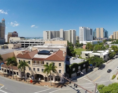 1716 Oak Street - Photo Thumbnail 45
