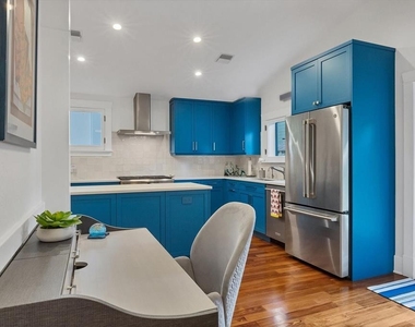 1716 Oak Street - Photo Thumbnail 9