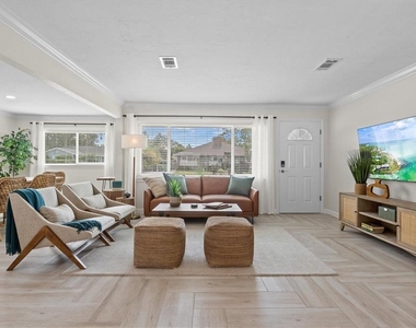 2641 Martin Street - Photo Thumbnail 8