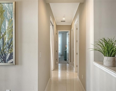 280 Saint Lucia Drive - Photo Thumbnail 5