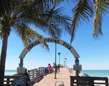 333 The Esplanade N - Photo Thumbnail 9