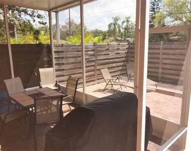 2043 Roselawn Street - Photo Thumbnail 11