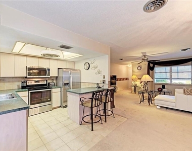 910 Caples Street - Photo Thumbnail 13