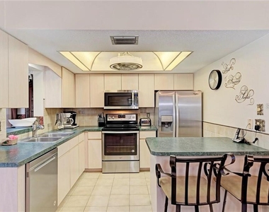 910 Caples Street - Photo Thumbnail 14