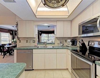 910 Caples Street - Photo Thumbnail 11
