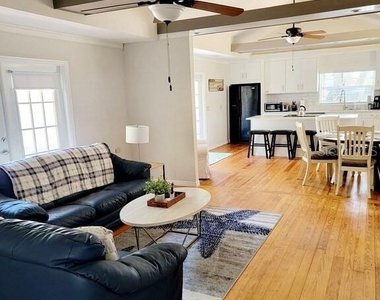 1817 Ivanhoe Street - Photo Thumbnail 9