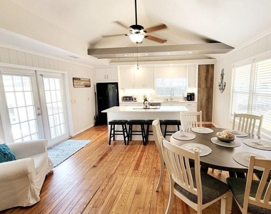 1817 Ivanhoe Street - Photo Thumbnail 5