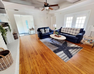 1817 Ivanhoe Street - Photo Thumbnail 7