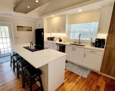 1817 Ivanhoe Street - Photo Thumbnail 4