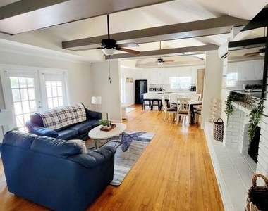 1817 Ivanhoe Street - Photo Thumbnail 8