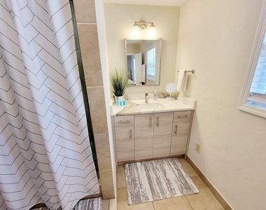 1817 Ivanhoe Street - Photo Thumbnail 14