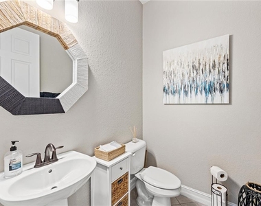 5623 Mulligan Way - Photo Thumbnail 33