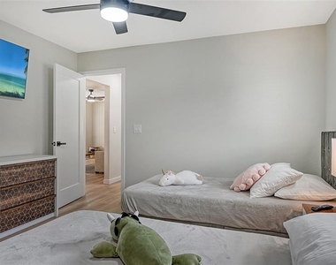 3924 Helene Street - Photo Thumbnail 38