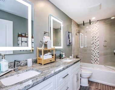 3328 Se 18th Avenue - Photo Thumbnail 2