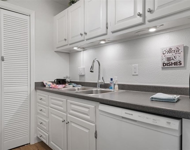 3201 Beneva Road - Photo Thumbnail 10