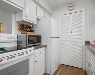 3201 Beneva Road - Photo Thumbnail 11