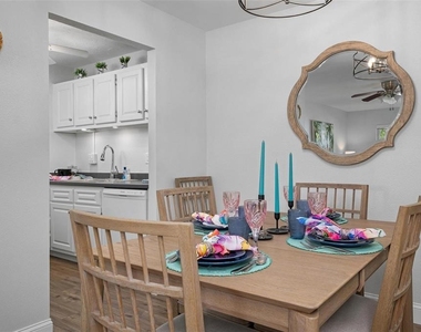 3201 Beneva Road - Photo Thumbnail 9