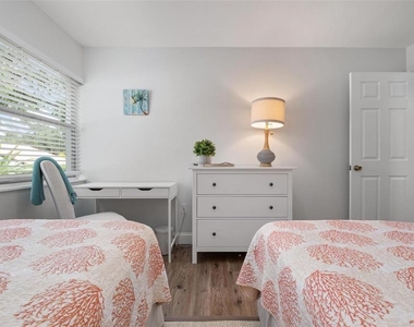 3201 Beneva Road - Photo Thumbnail 13