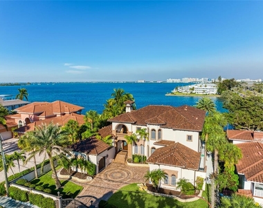 14 N Washington Drive - Photo Thumbnail 3